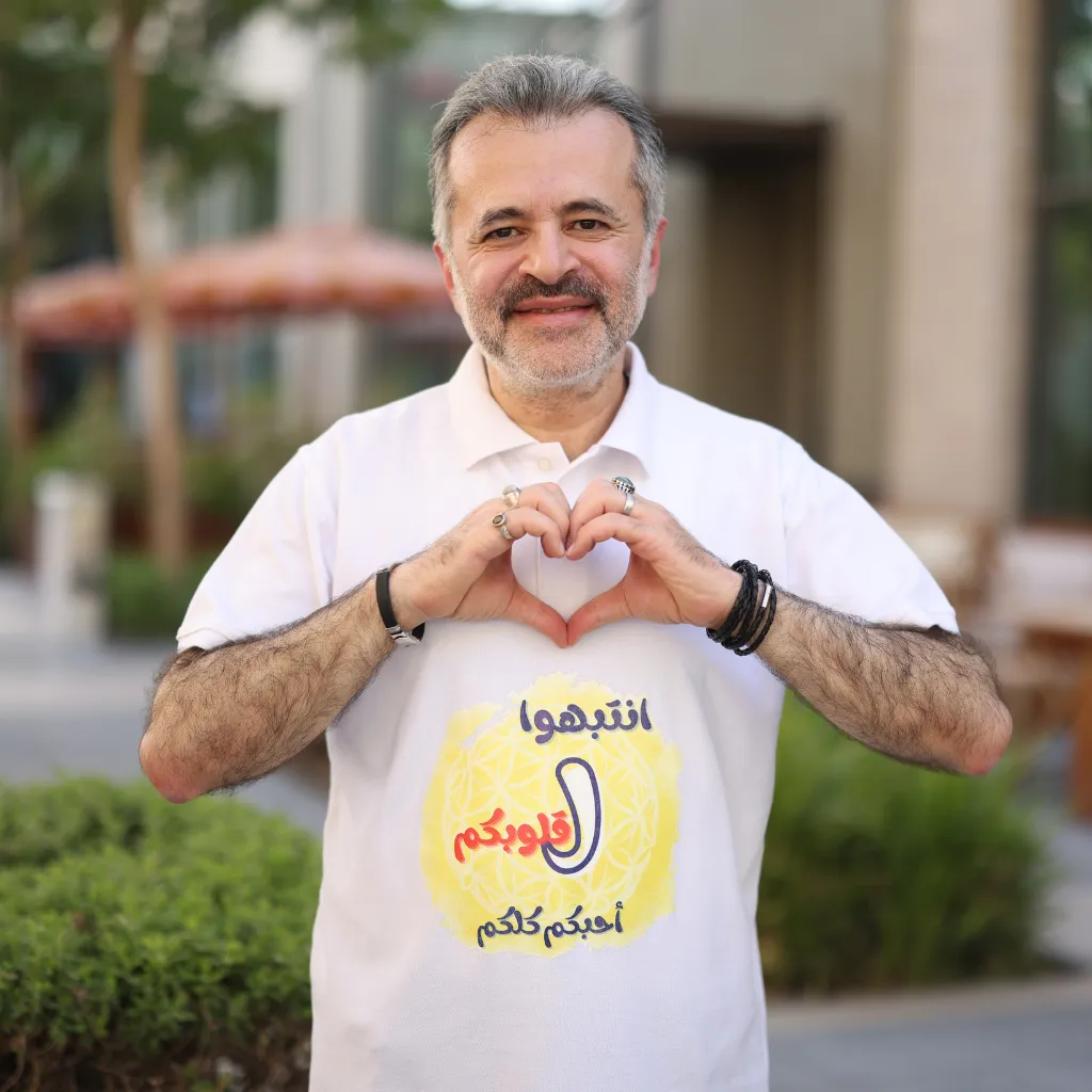 مهنّد مزيّك معالج صدمات موروثة ومؤسس أكاديمية نحّات الحياة