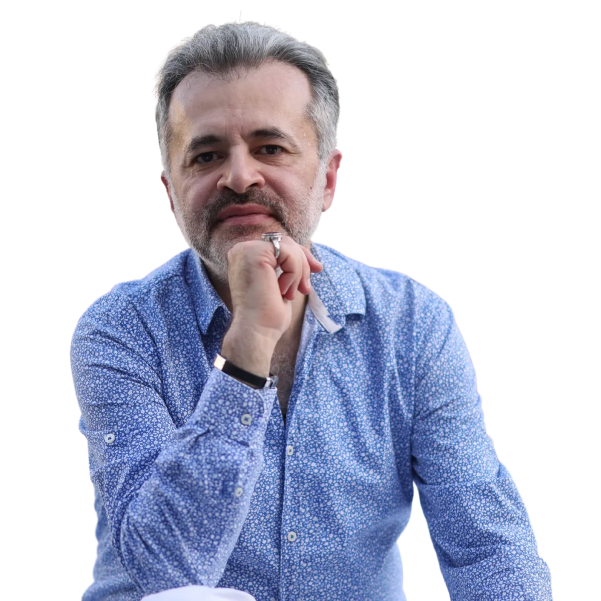 صورة شخصية لمقدم ماستر كلاس "الهدف الجريح" مهنَّد مروان مزيِّك، المتخصص في دعم الأفراد لاكتشاف الأنماط النفسية وتحرير الذات.