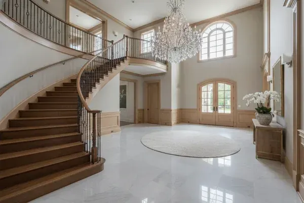 What Is the Best Look for a Grand Entryway?