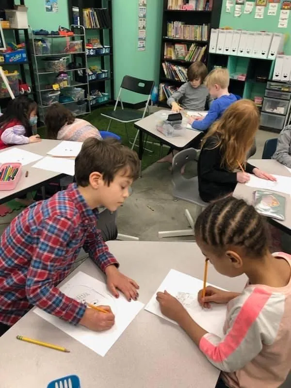picture of elementary students working in the classroom