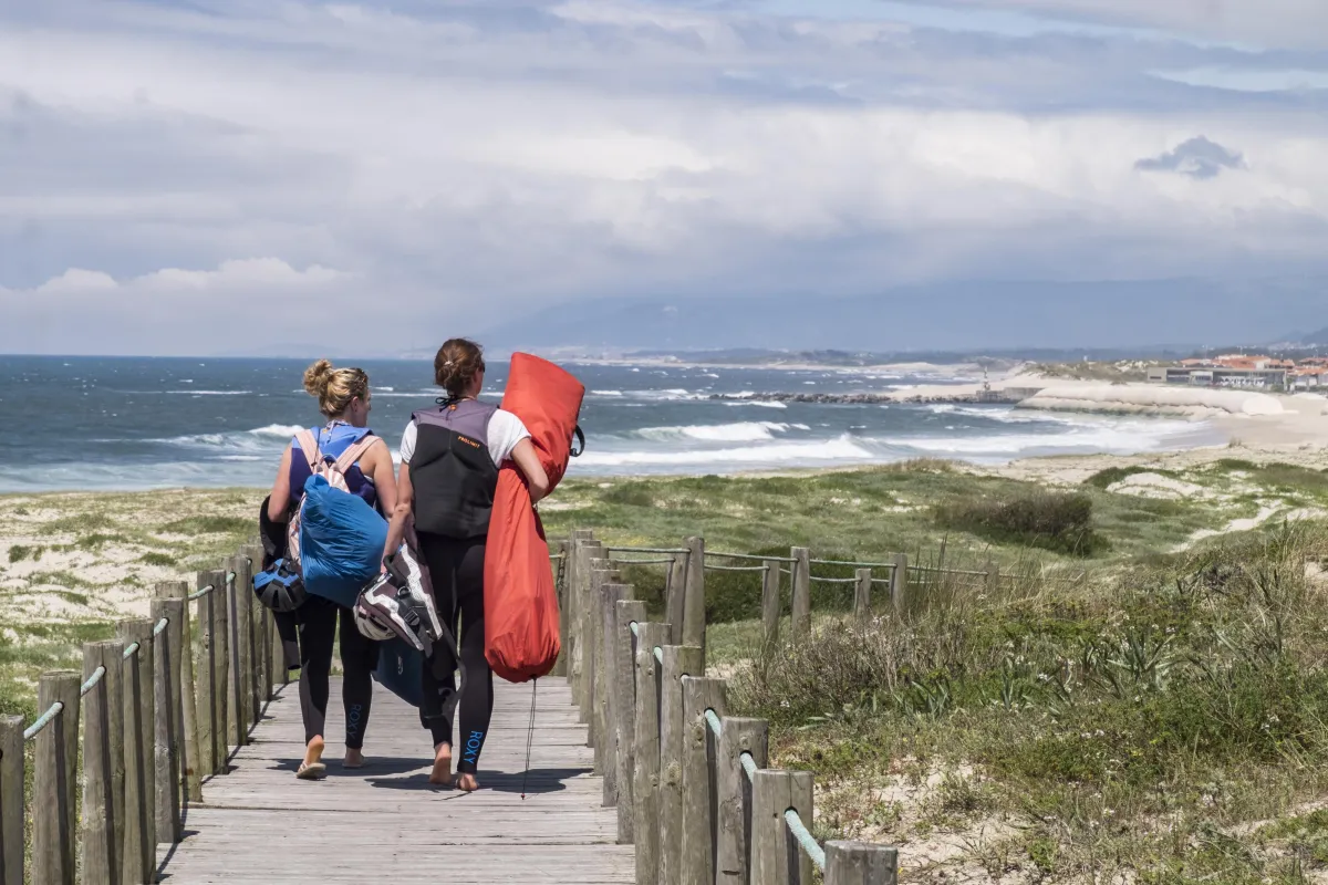 Couple sharing kitesurf sport going to the spot