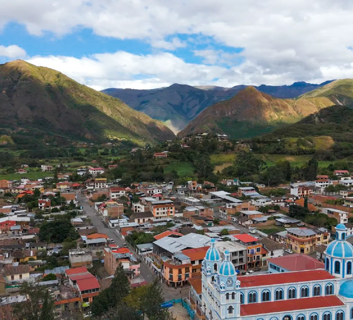 vista-aerea-de-el-centro-de-vilcabamba.png