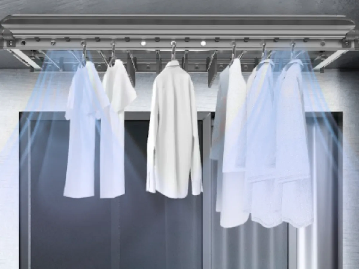 Tendedero eléctrico de techo Philips con ropa tendida
