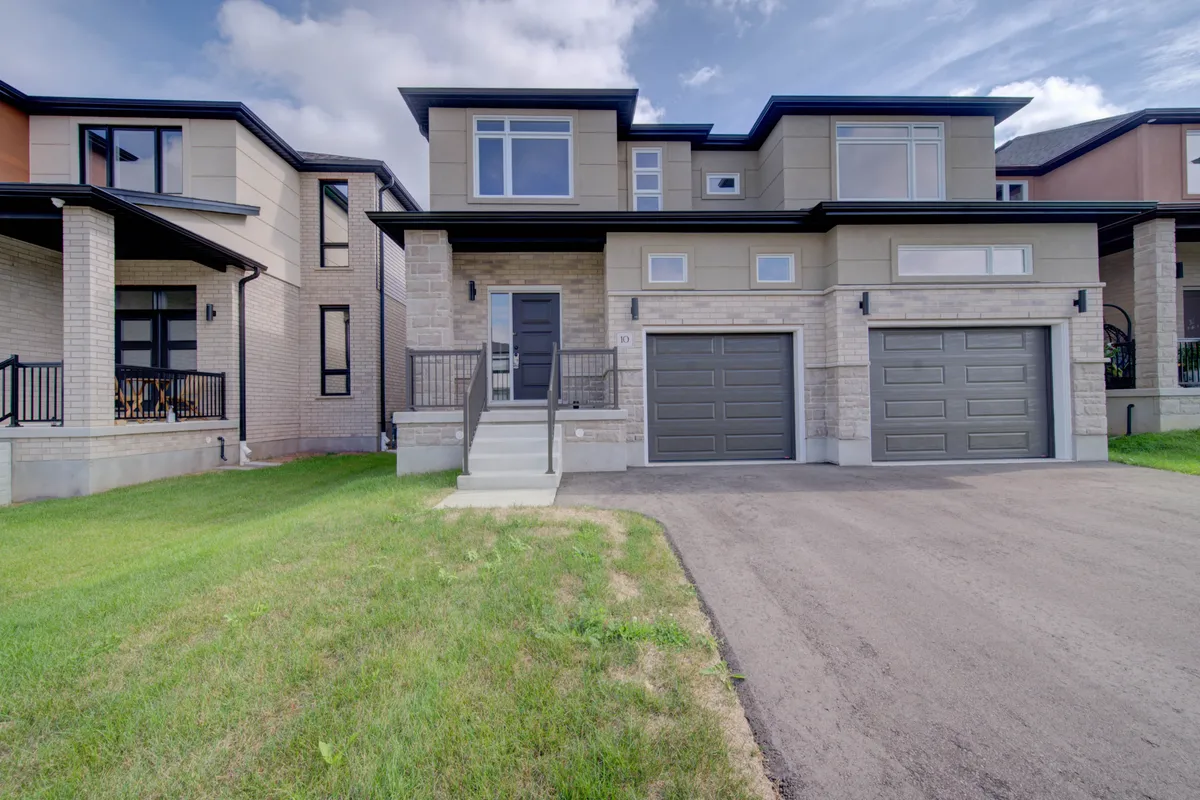 Arlington Meadows Corner Unit Townhome Photography by Lina Deeb