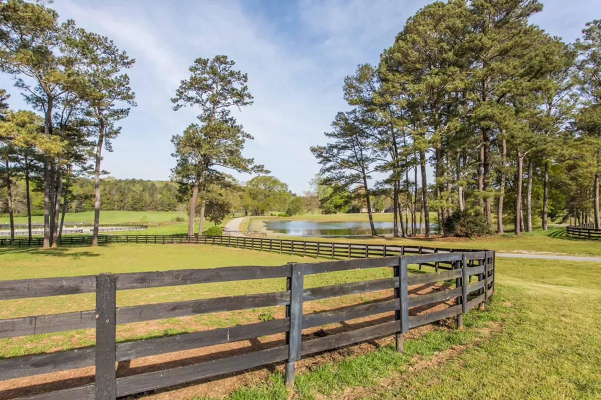 Newnan Fencing, install Wood fence in Newnan, Georgia