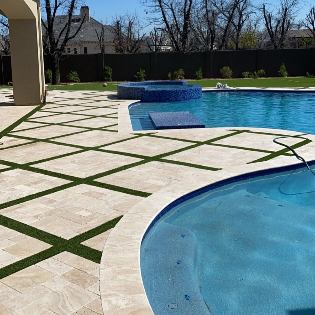 Stuv-Driveway-Artificial-Grass