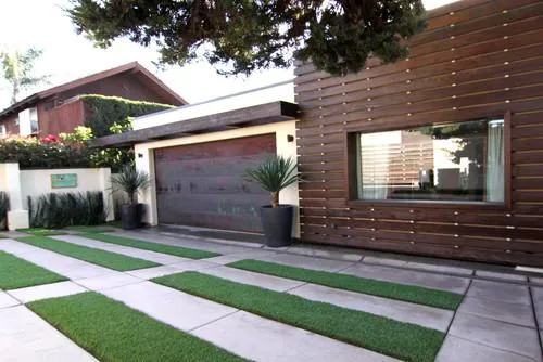 Stuv-Driveway-Artificial-Grass