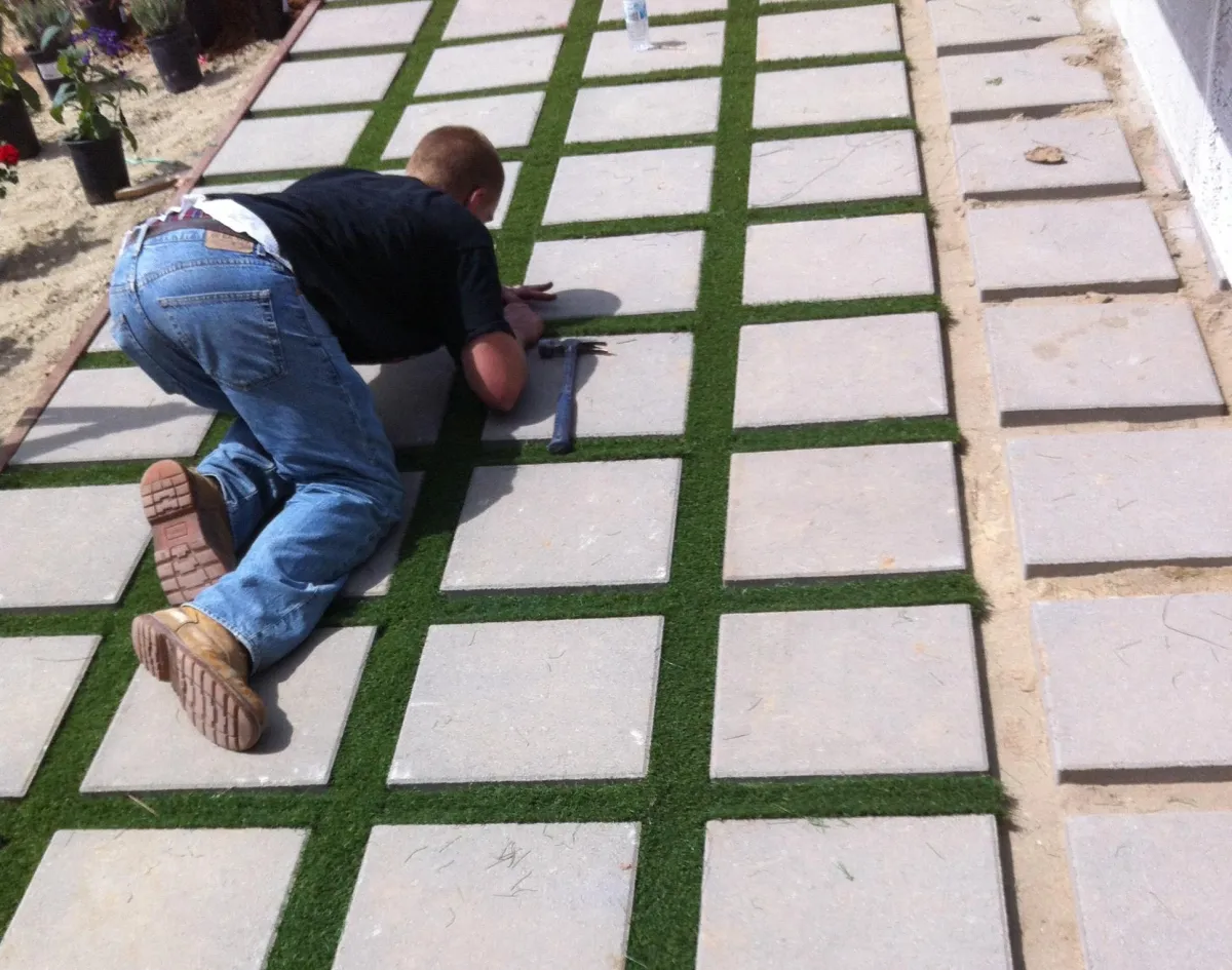 Stuv-Driveway-Artificial-Grass-Installation