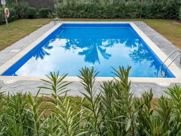 New Braunfels Concrete builds and installs Swimming Pools.