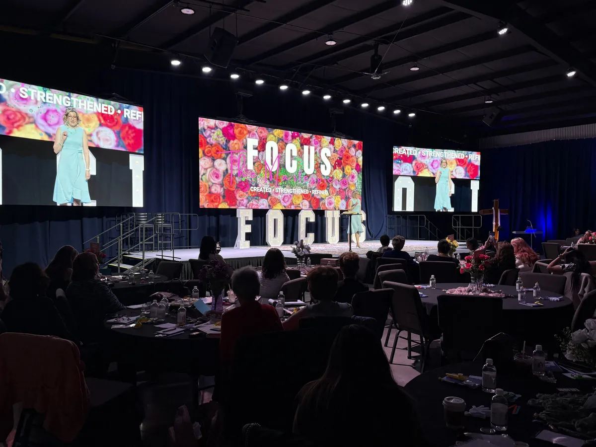Helping leaders and organizations transform hesitation into courageous action