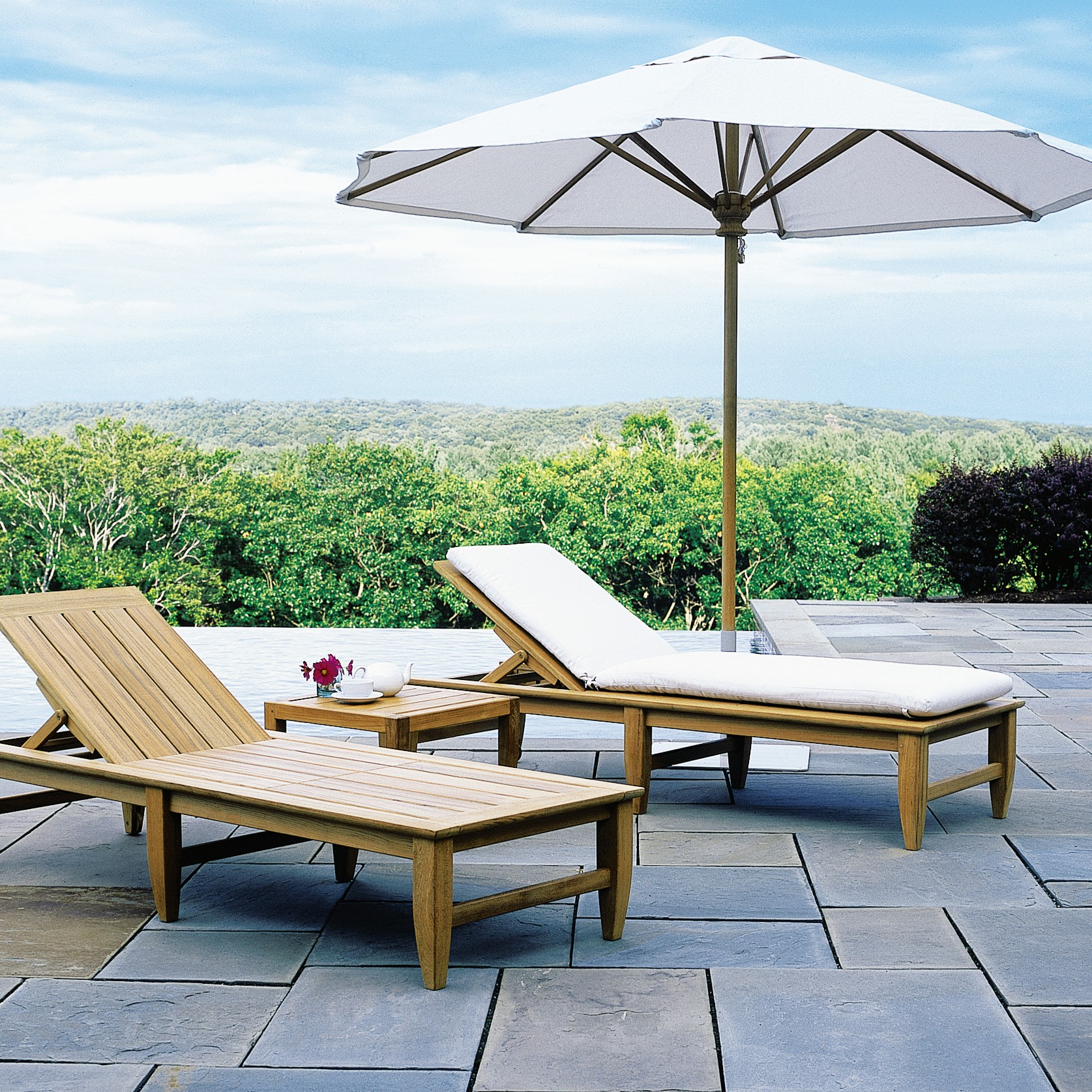 Chaise Lounges & Benches