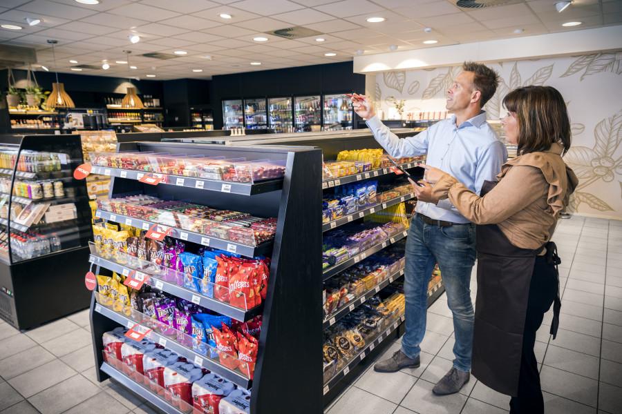 What Retail Buyers Notice Before Approving Shelf Space Today