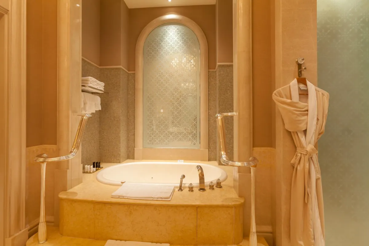 jacuzzi bathtub refinishing