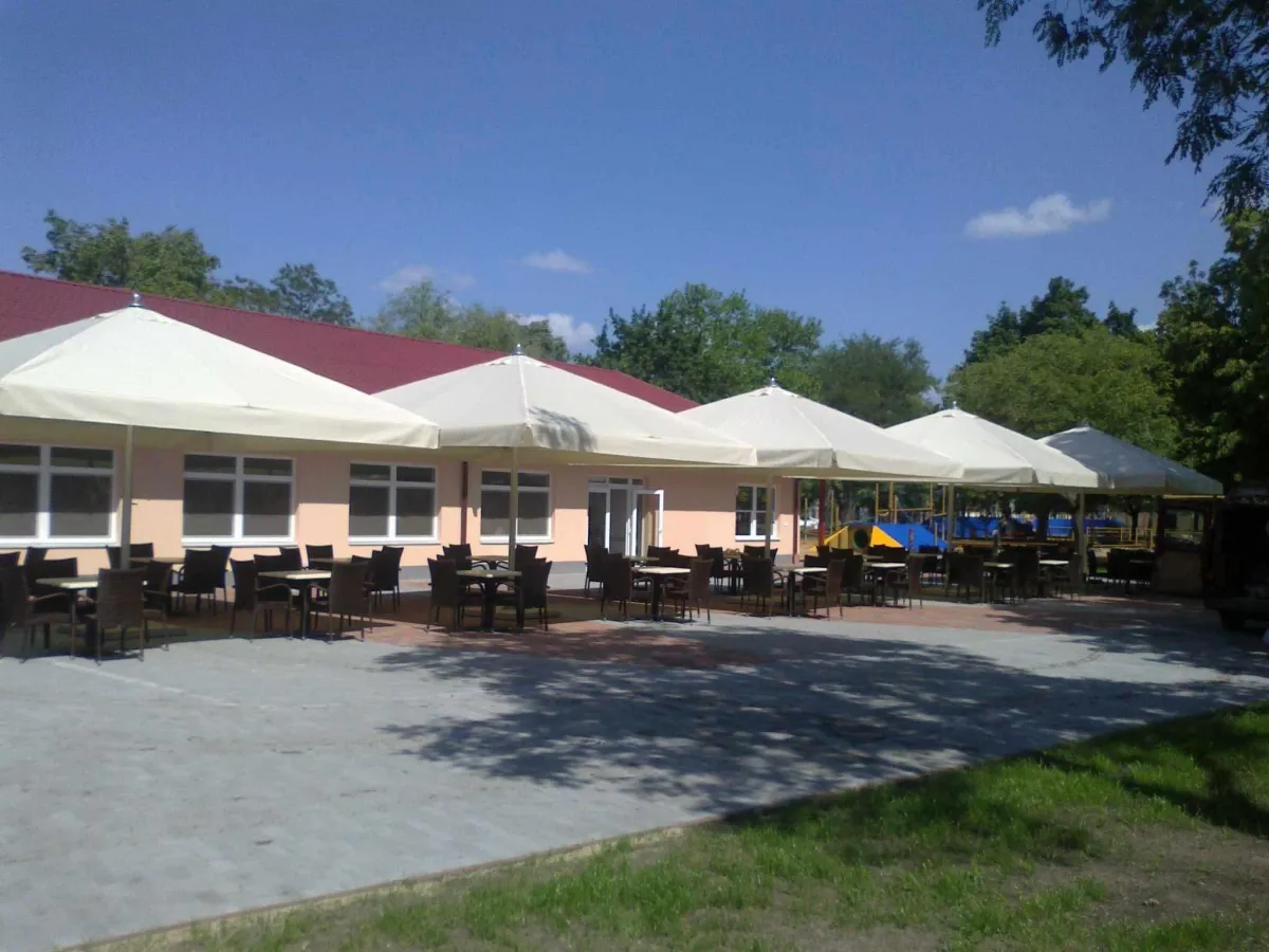 Napernyő egy családi ház teraszán