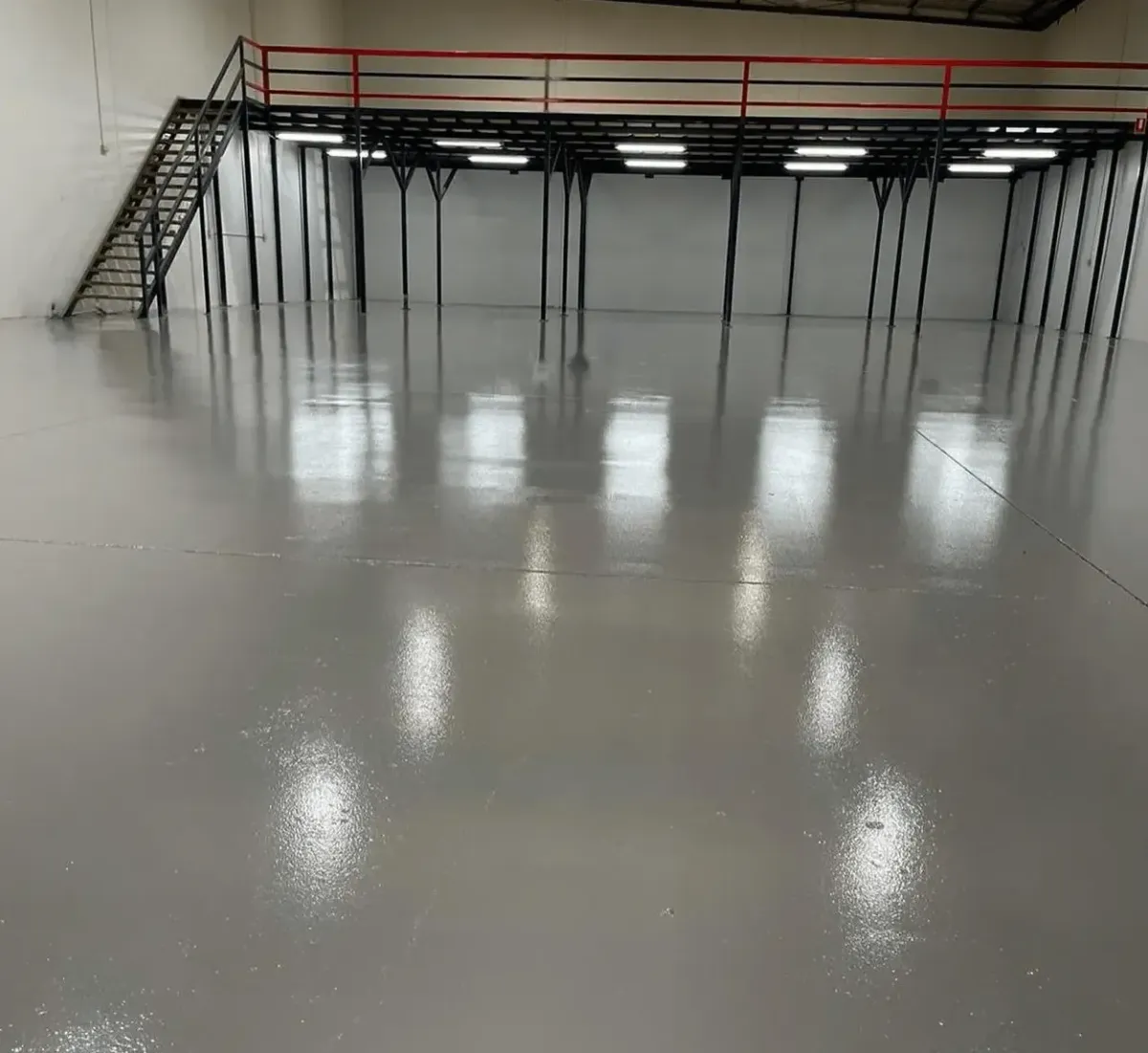 Workshop and storage flake floor