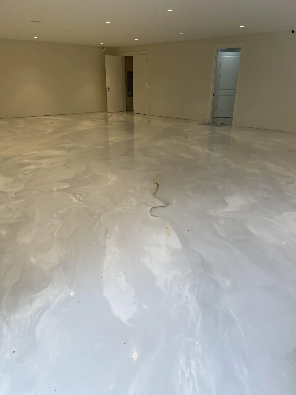 Pearl white metallic floor colour example