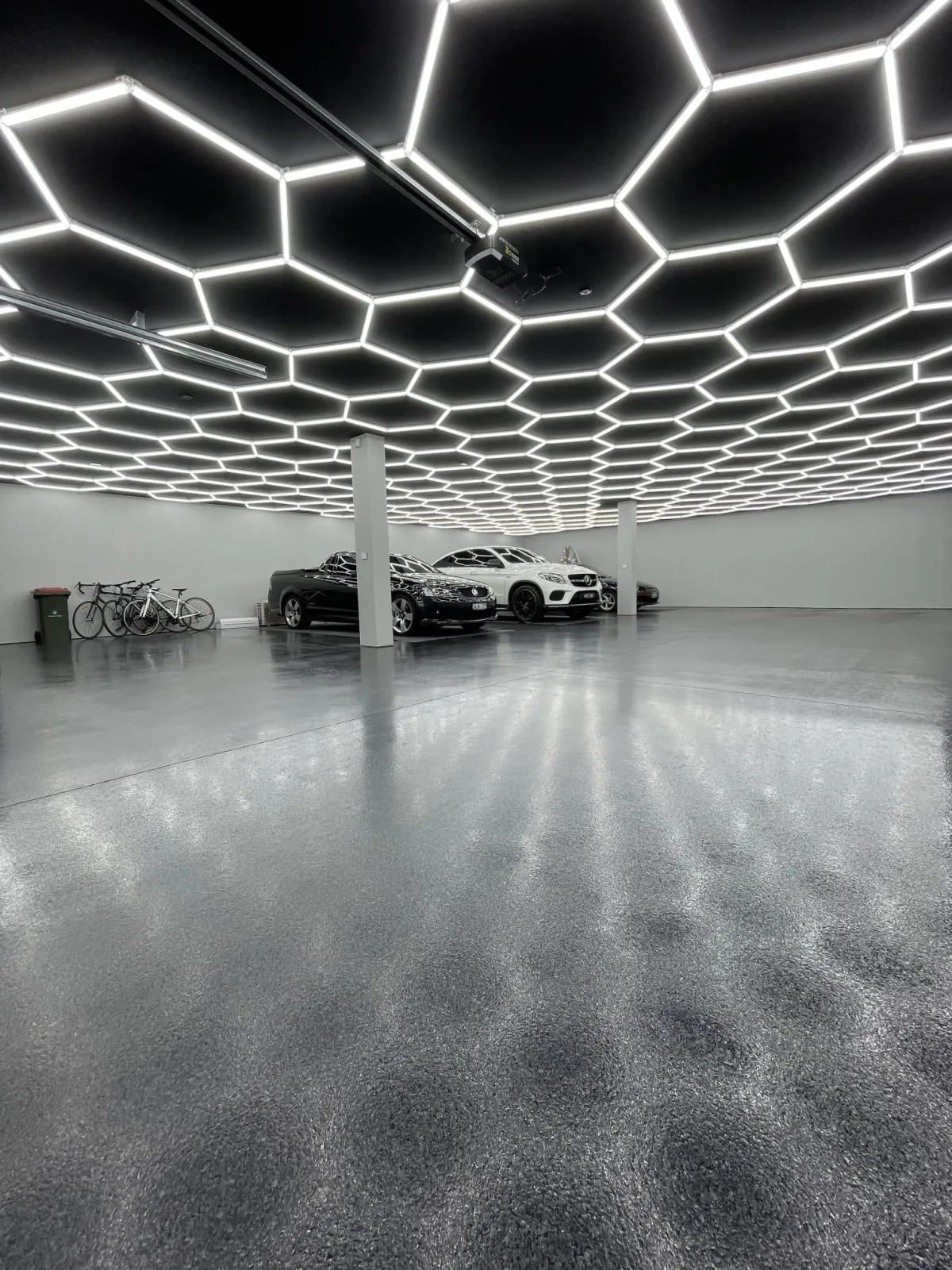 Grey epoxy flake display garage