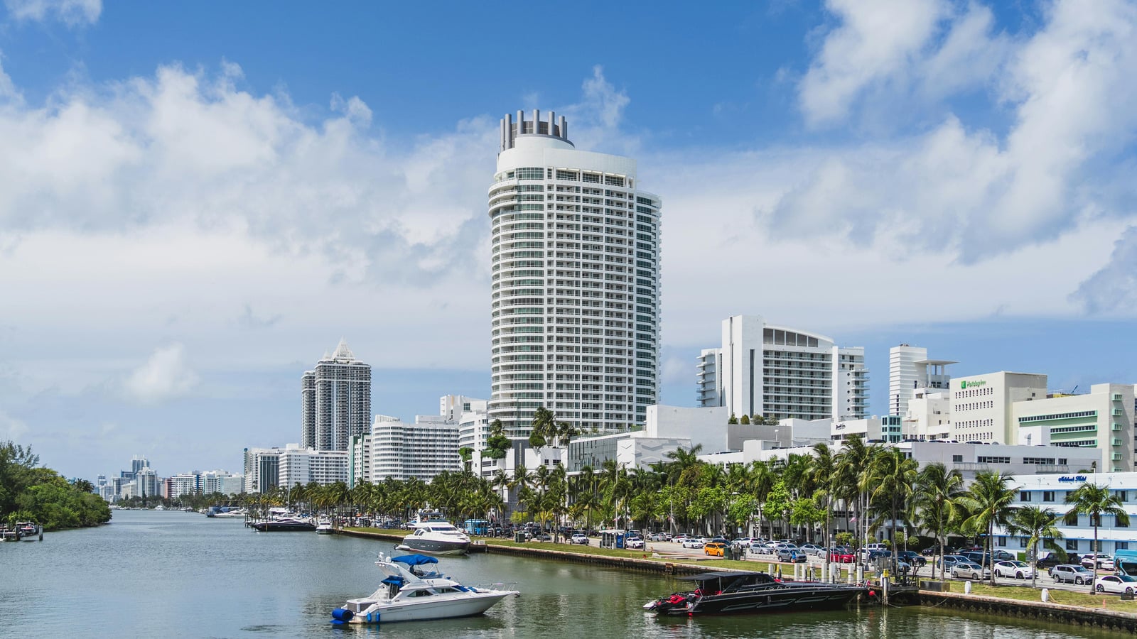 What Makes Waterfront Homes in Tampa a Unique Investment Opportunity