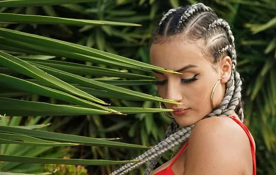 Stilvolle Cornrows und moderne Zöpfe für einen eleganten und einzigartigen Look