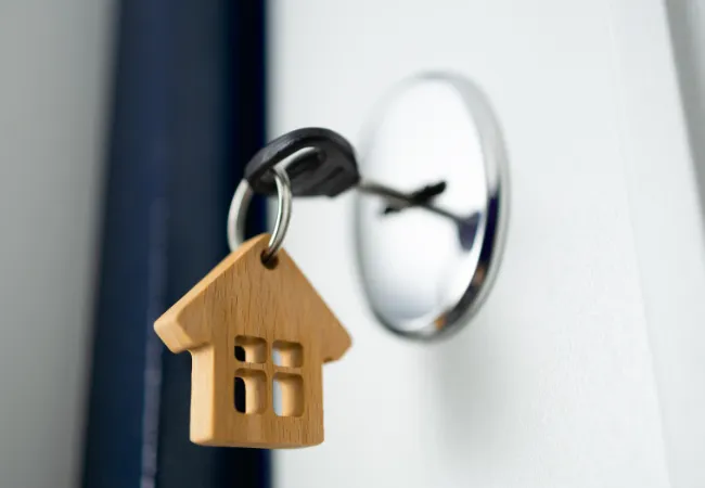 Can Both Spouses Live in the House During a Divorce in Texas