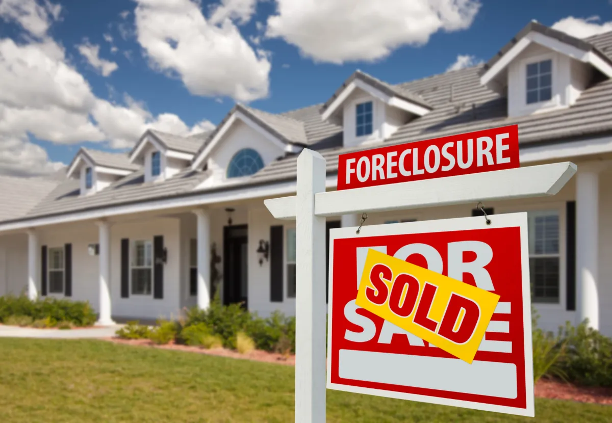 Can You Sell a House in Foreclosure During a Divorce in Texas?