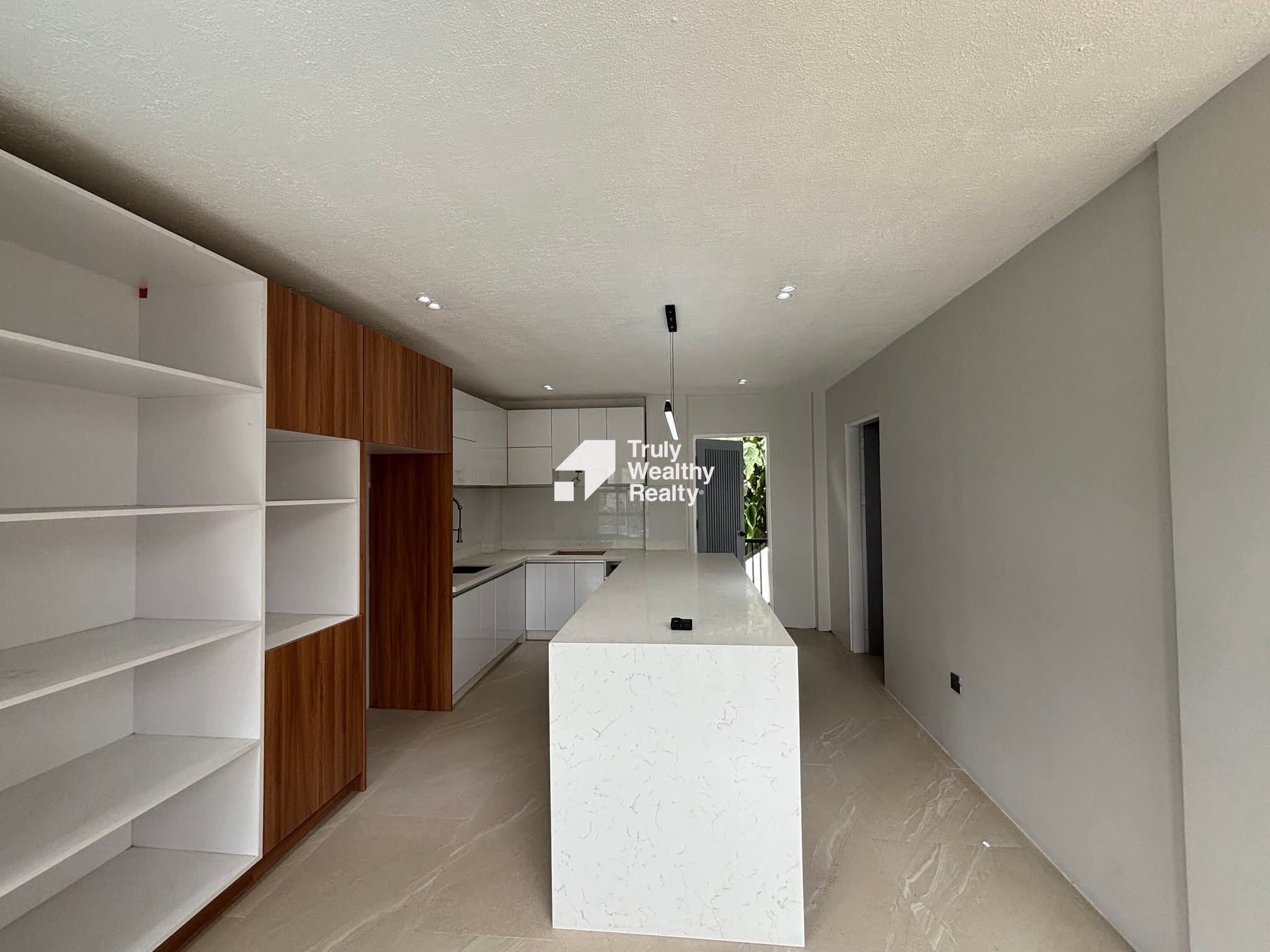 4-storey Semi-ridge Home with Pool