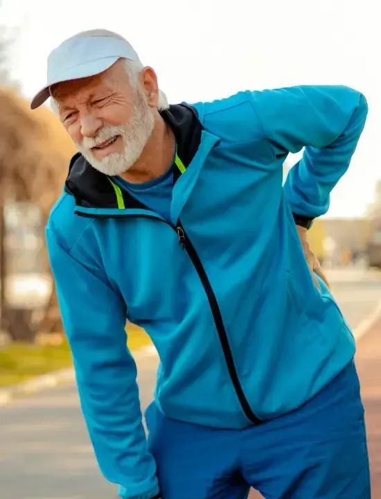 man with back pain HealthQuest Chiropractic of Centerville