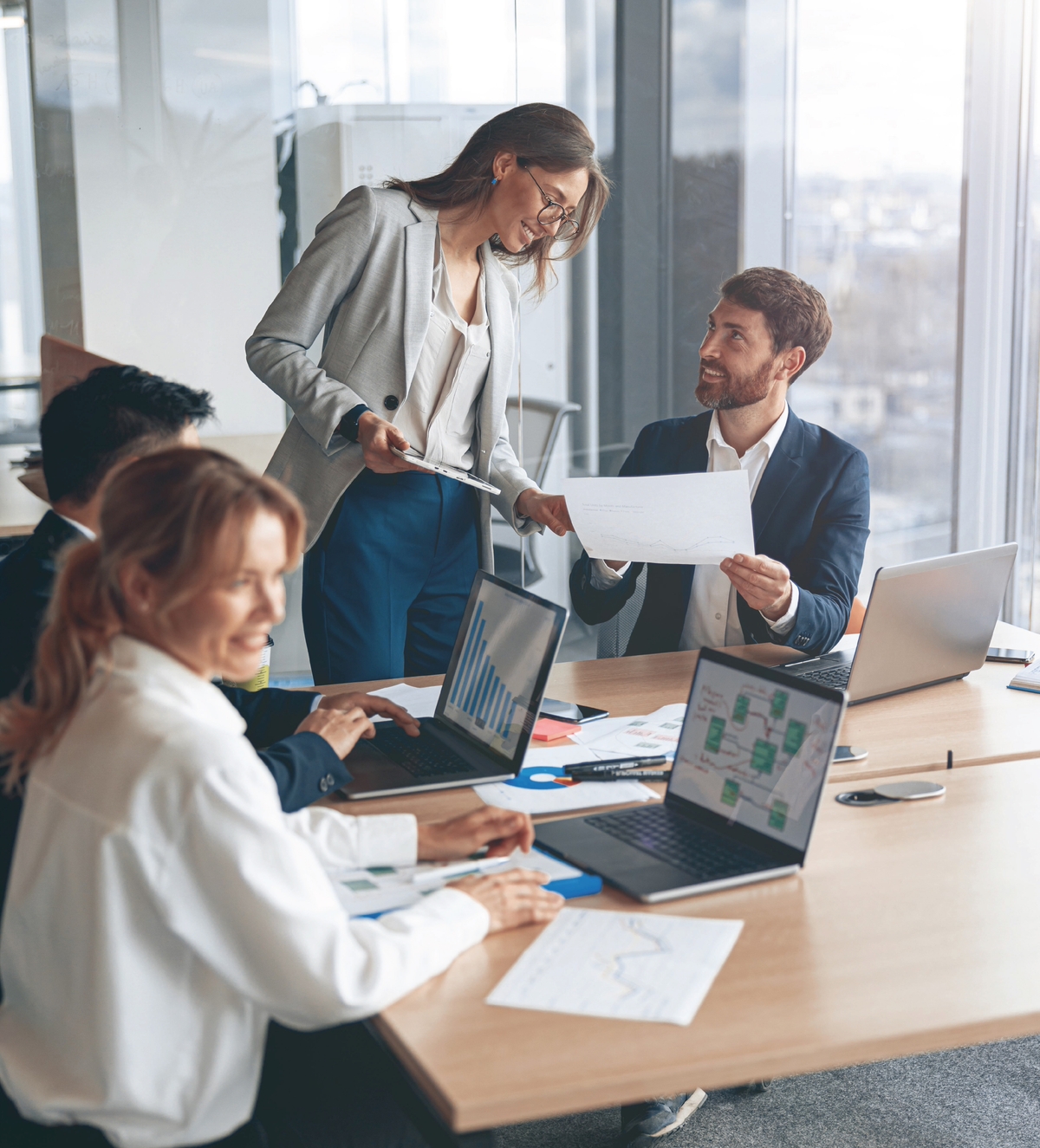 ¿Necesitas ayuda para comprar o vender tu empresa?