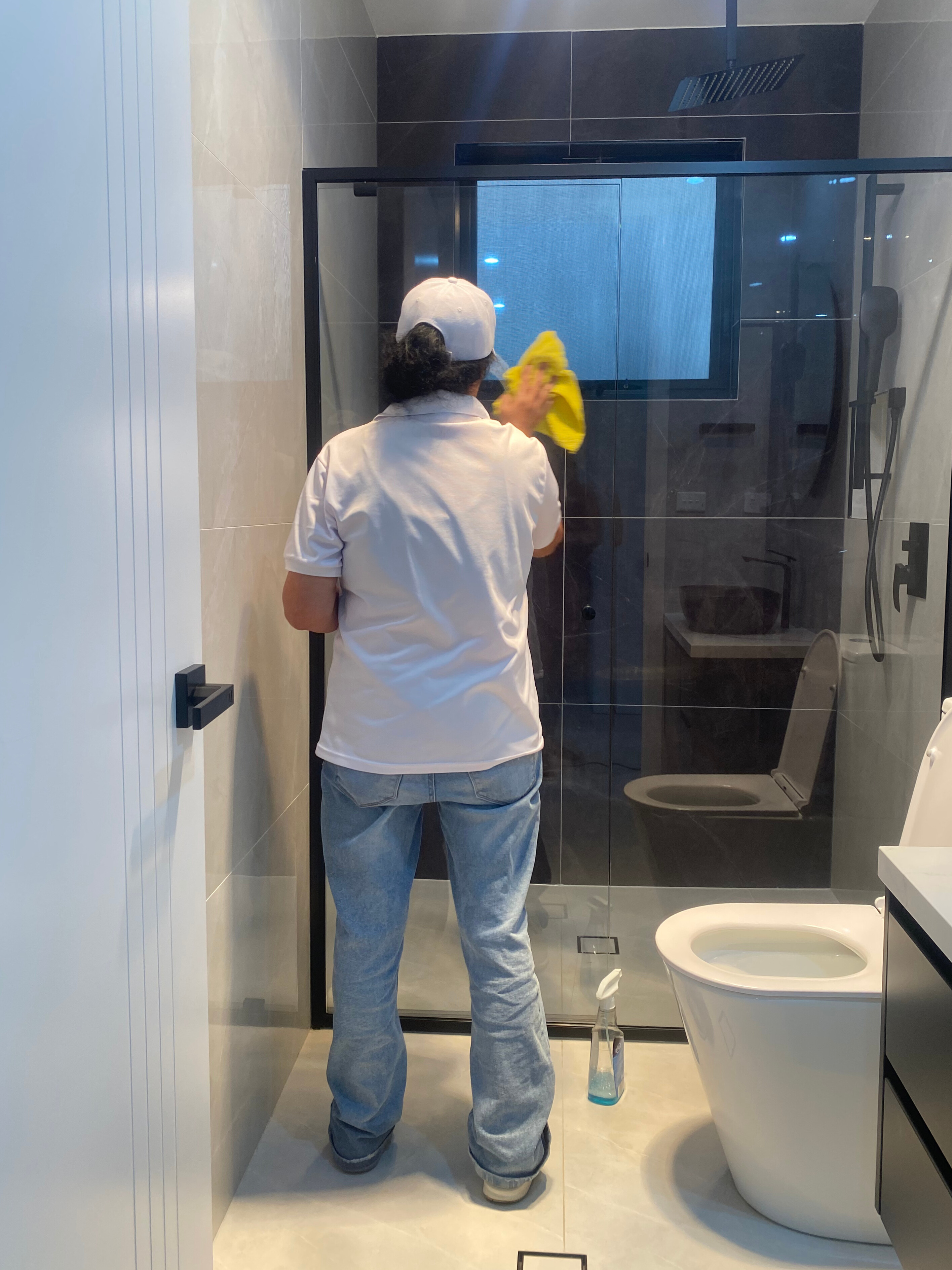 A cell phone sitting on top of a desk