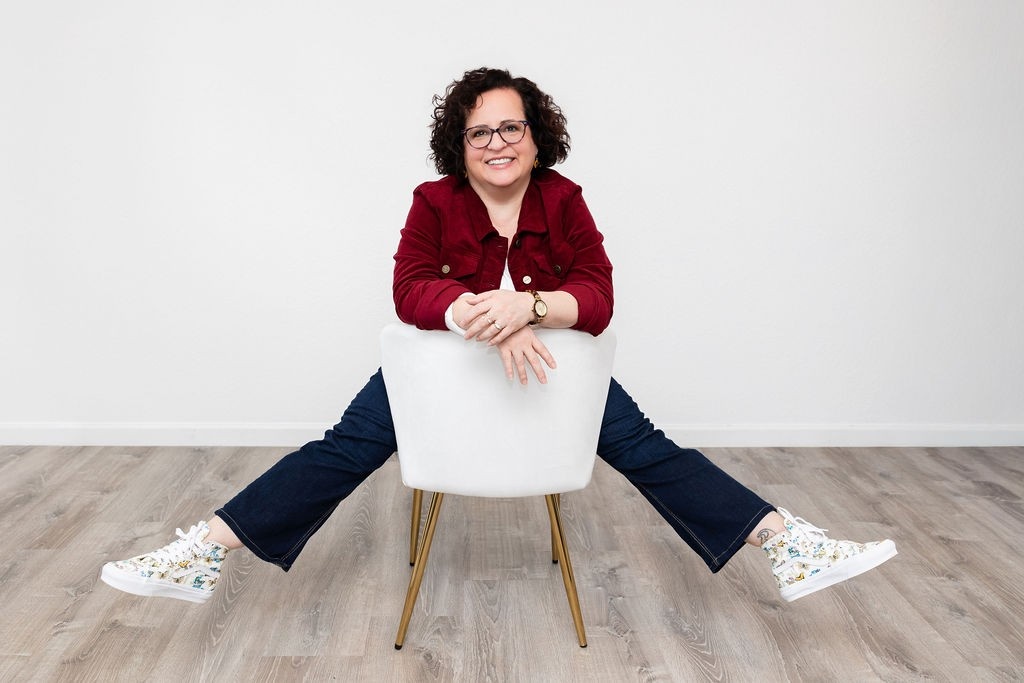 Tracie Merwitzer, certified hypnotherapist and life coach at The Butterfly Effect in Asheville NC, smiling warmly in a relaxed portrait.