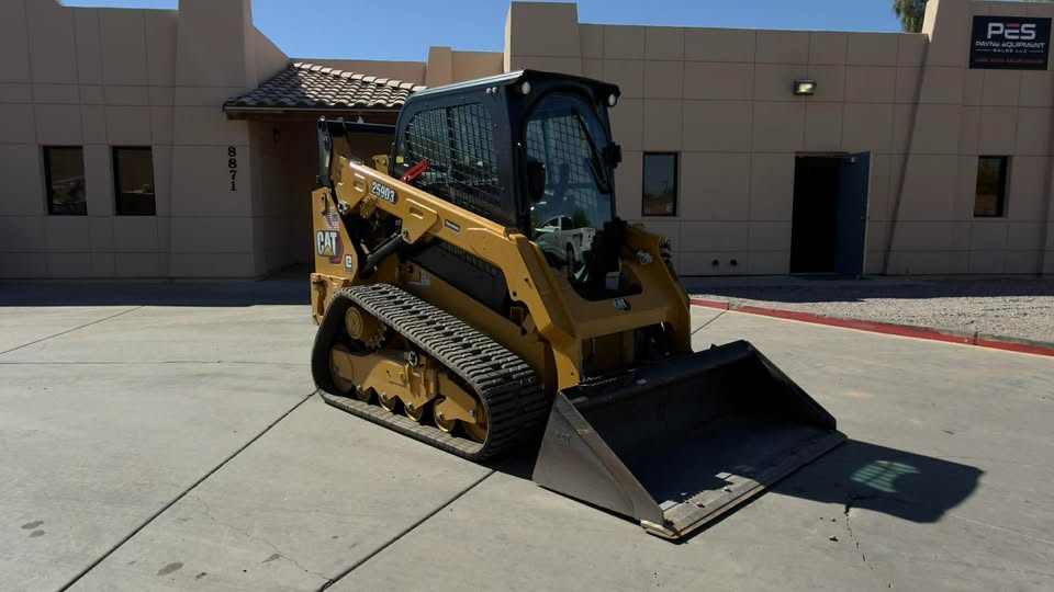 2023 Enclosed Skid Steer