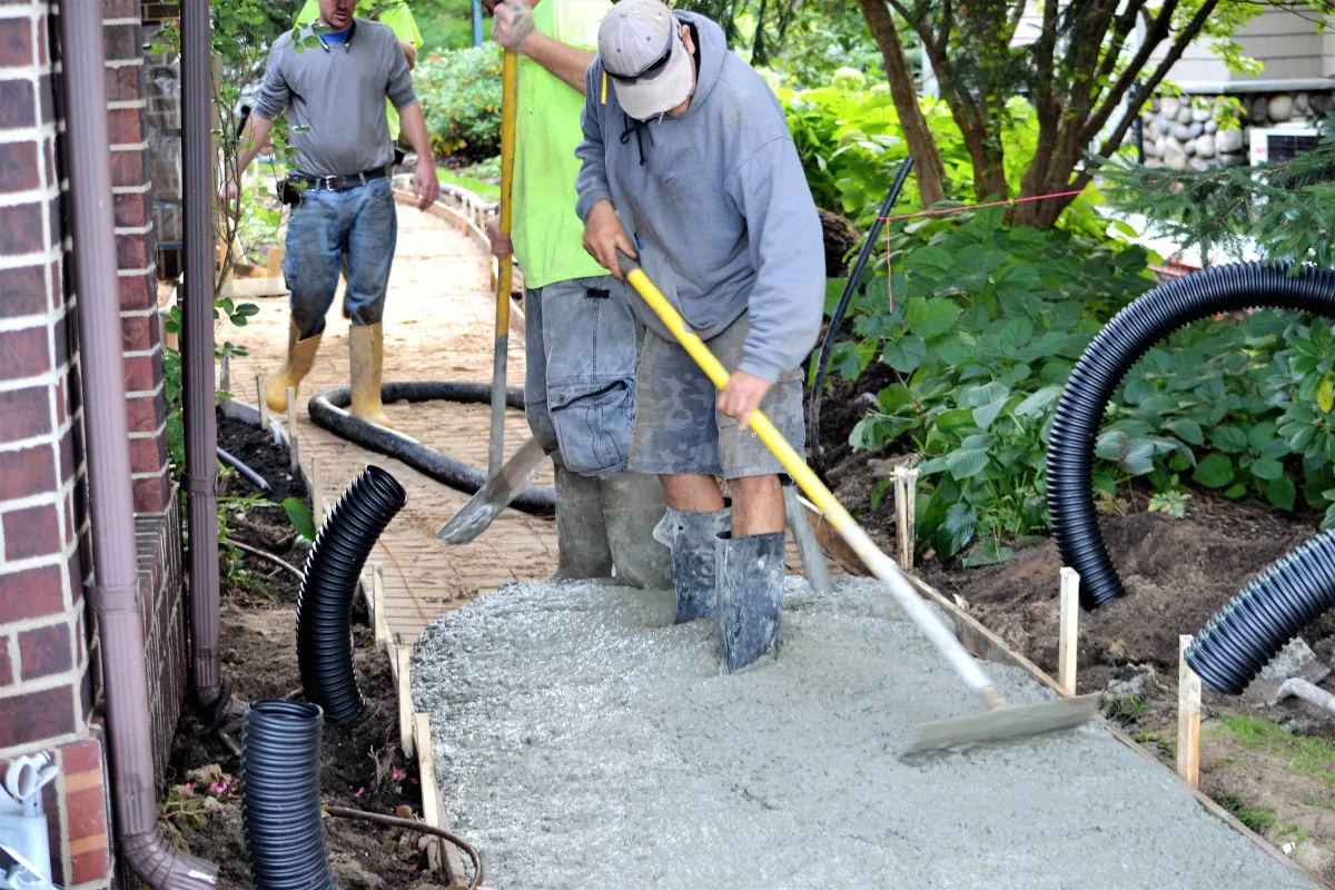 paving-a-concrete-walkway-for-home-improvement