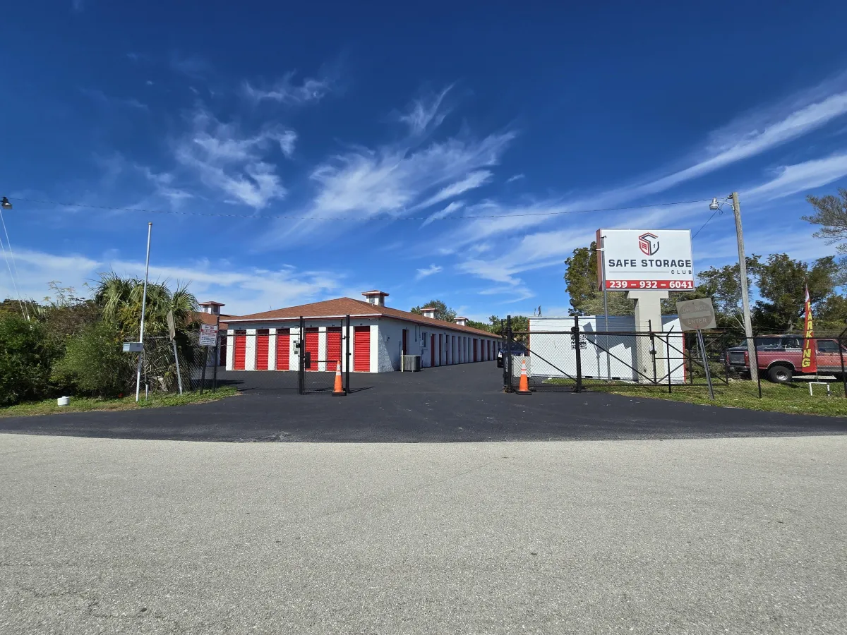 Safe Storage Club RV Parking