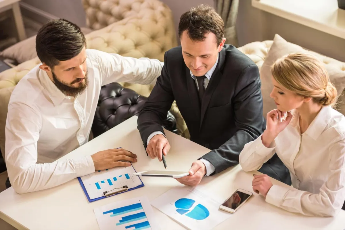 businessman-explaining-financial-plan-colleagues-meeting