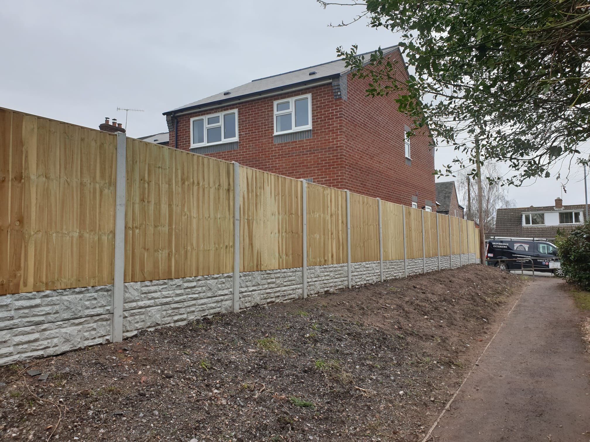 Newly installed closeboard fencing along a boundary in Stourport on Severn