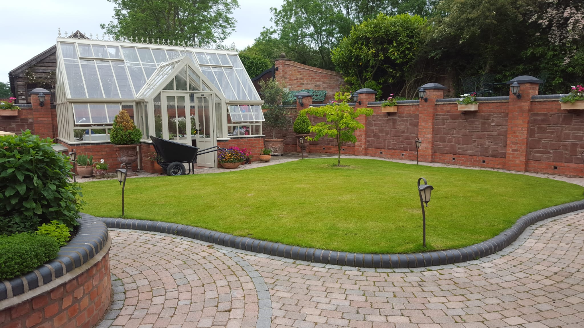New planting scheme filling garden beds in Stourport on Severn