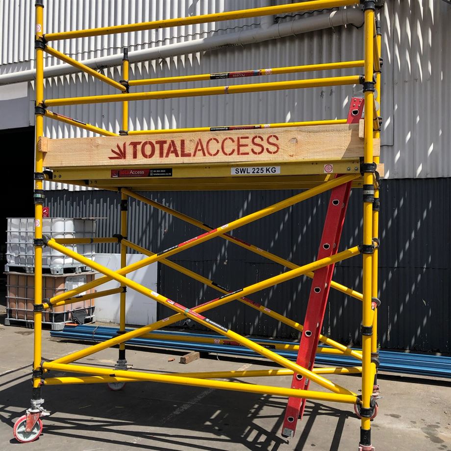 Non-conductive fibreglass scaffold towers