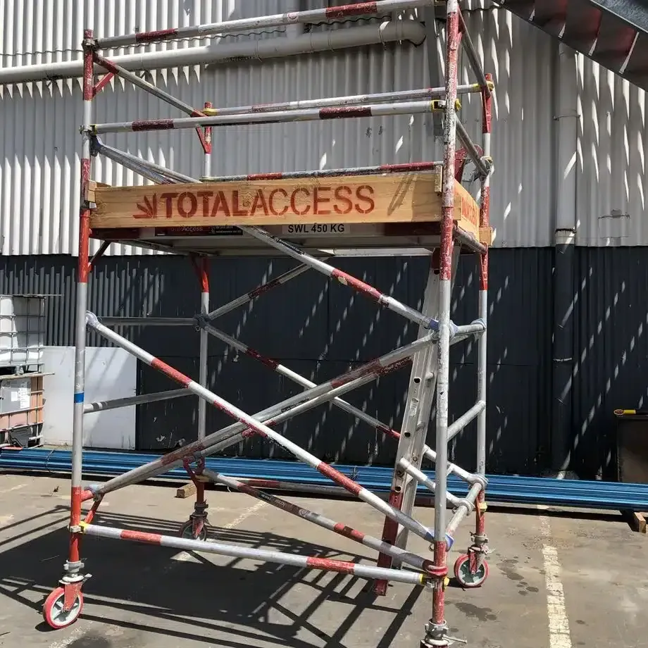 Lightweight aluminium mobile scaffold towers