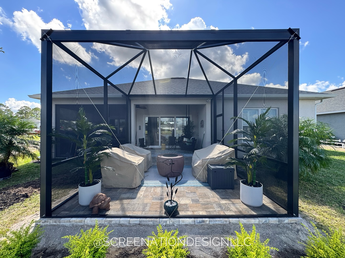 Custom backyard enclosure contractor in Kissimmee Florida