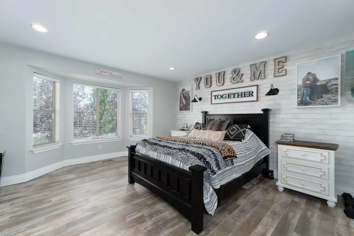 vernal real estate photography photographer bedroom photos flash ambient light natural light