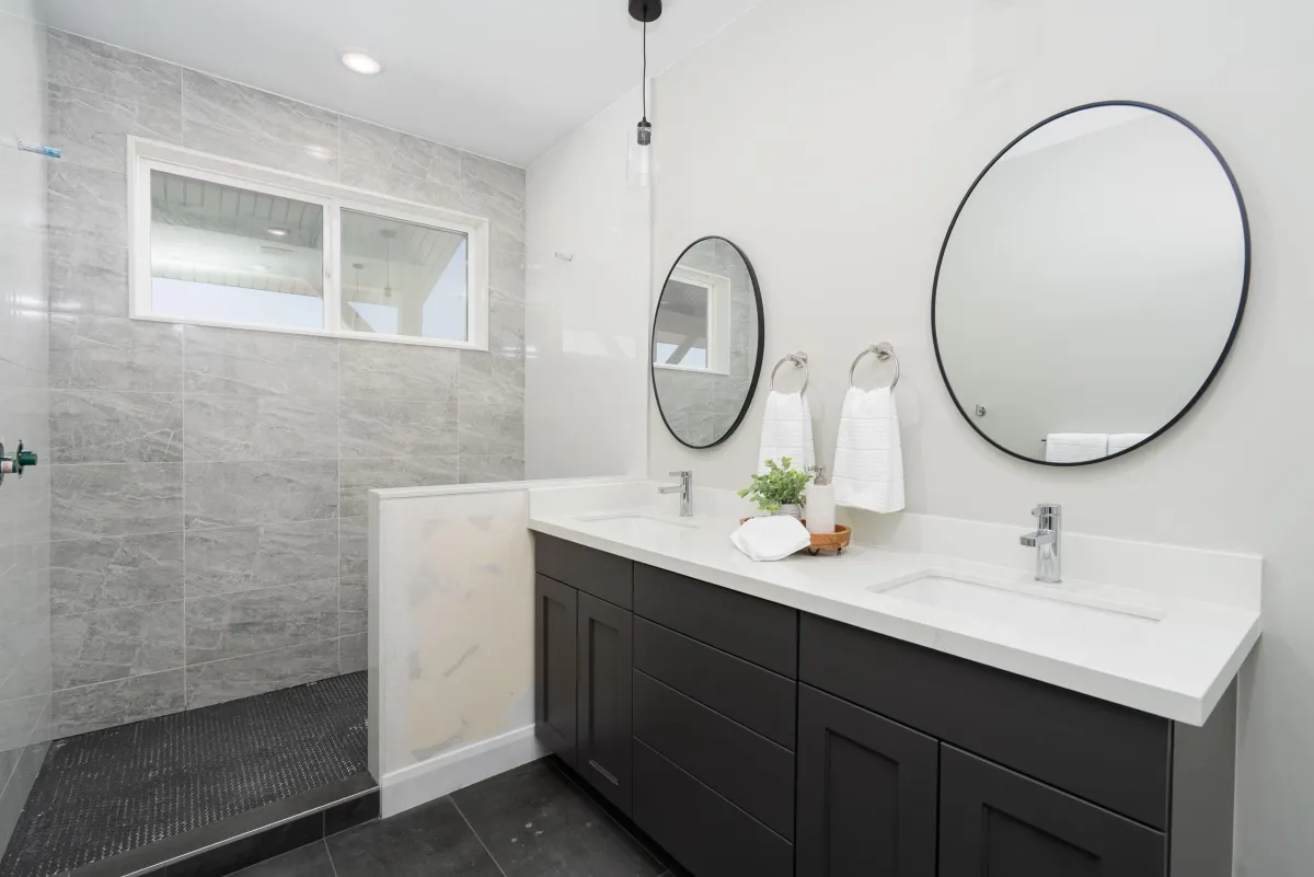 vernal utah real estate photography photographer videographer videography bathroom photos bathroom natural light flash