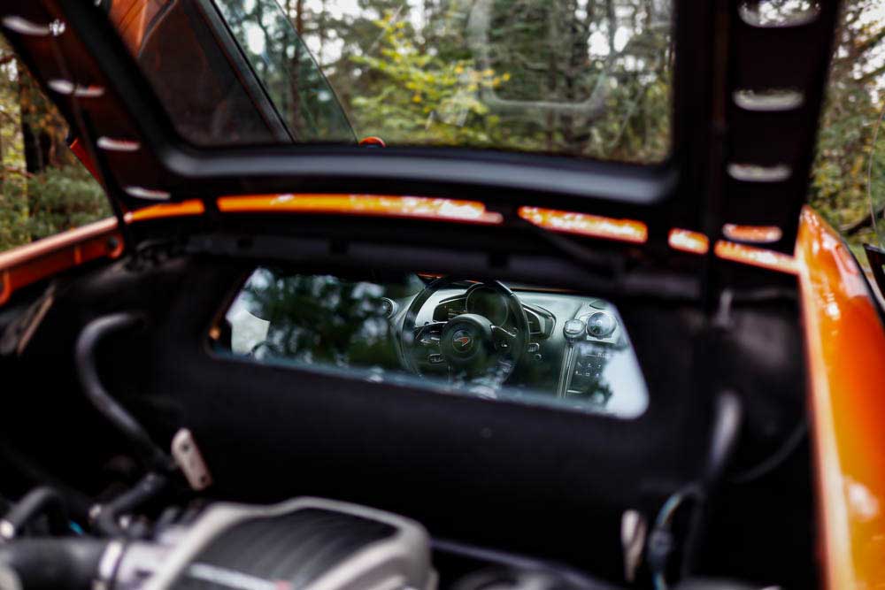 The engine bay open - Mclaren mp4-12c