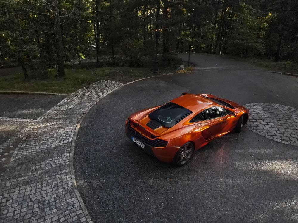 drone from above - Mclaren mp4-12c
