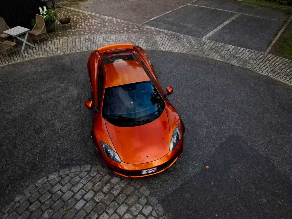 from above orange vulcano - Mclaren mp4-12c