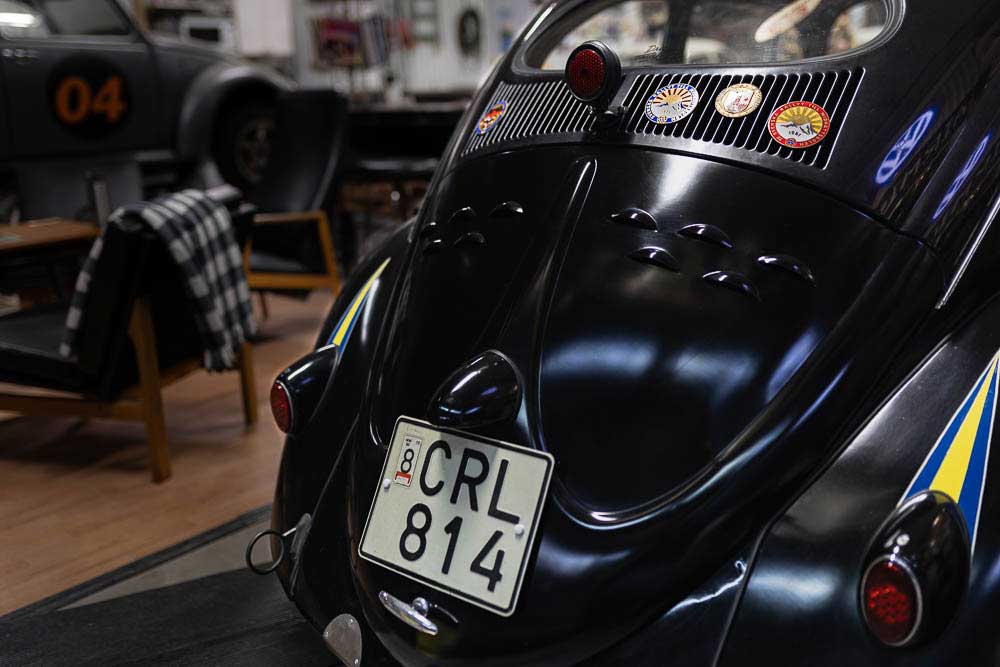 badges on trunk of the Beetle