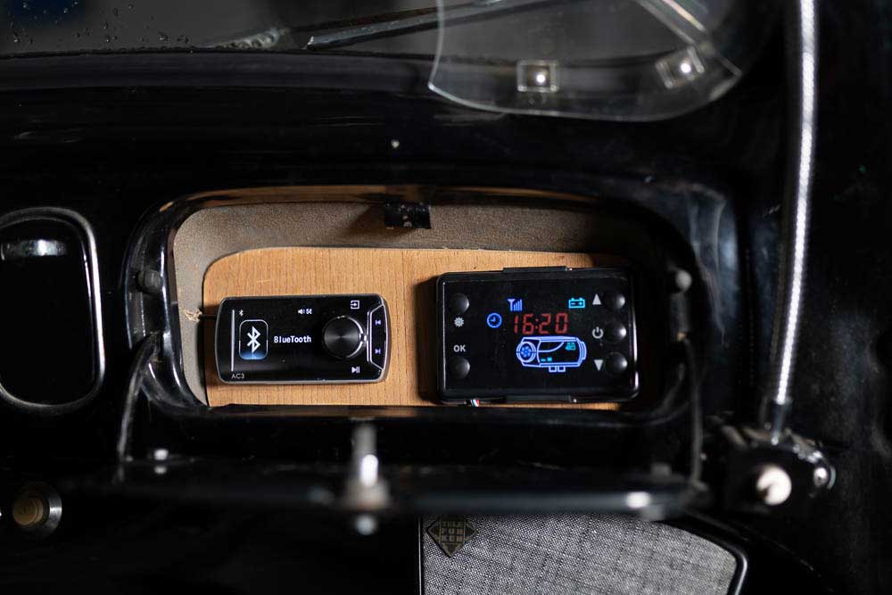 stereo and heater in the rally beetle 