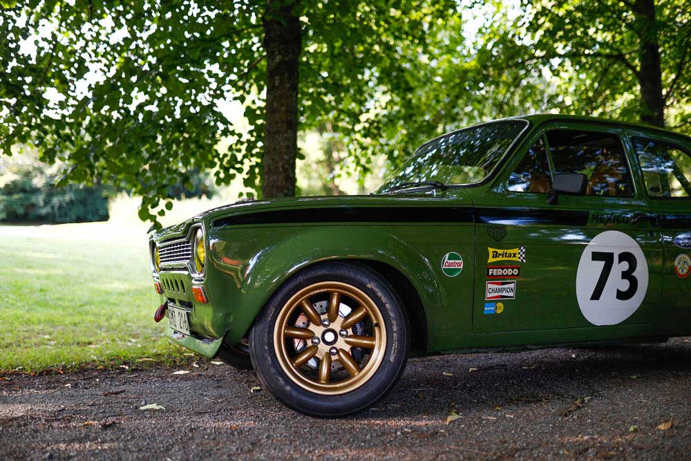 Gold Rims on a Ford Escort rally renovation