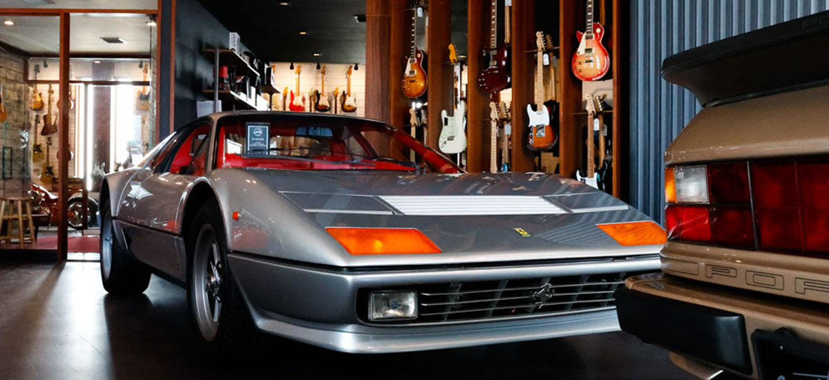 Ferrari BB512 on stand Walt Grace vinage