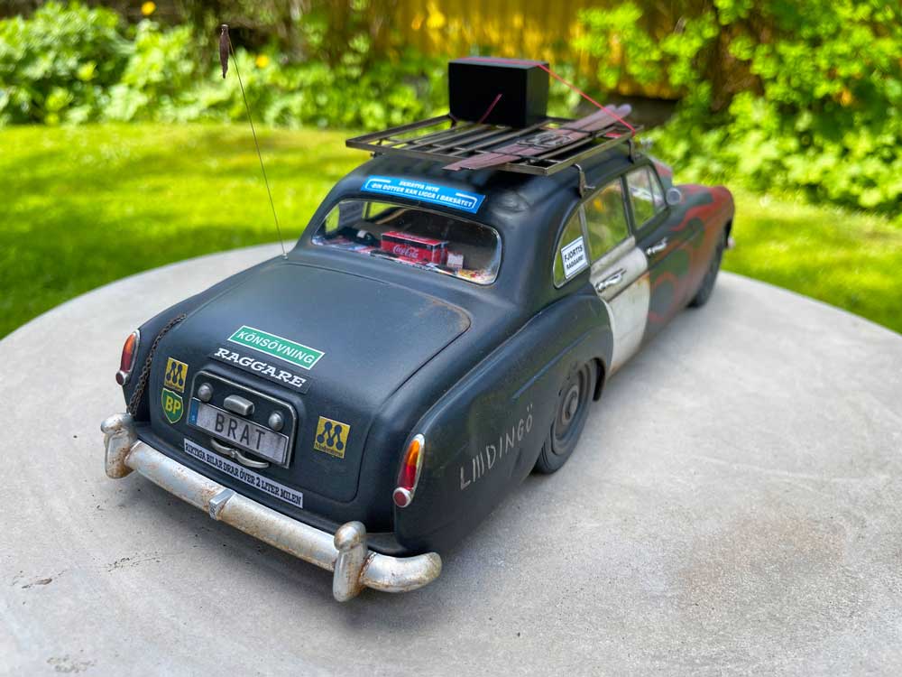 Greaser Roll Royce from behind - sandund art