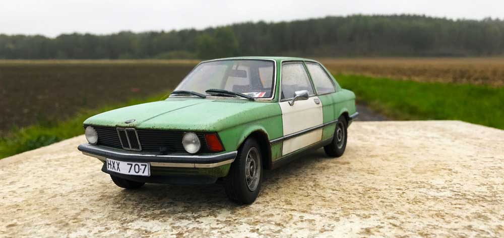 classic BMW 318 with knocked out door - weathering